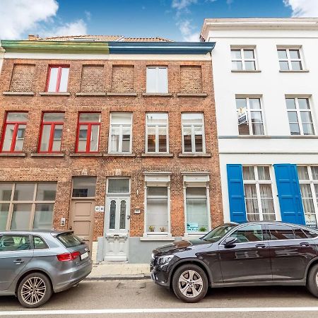 Town House With View Over The 3 Towers Of Brugge Bagian luar foto
