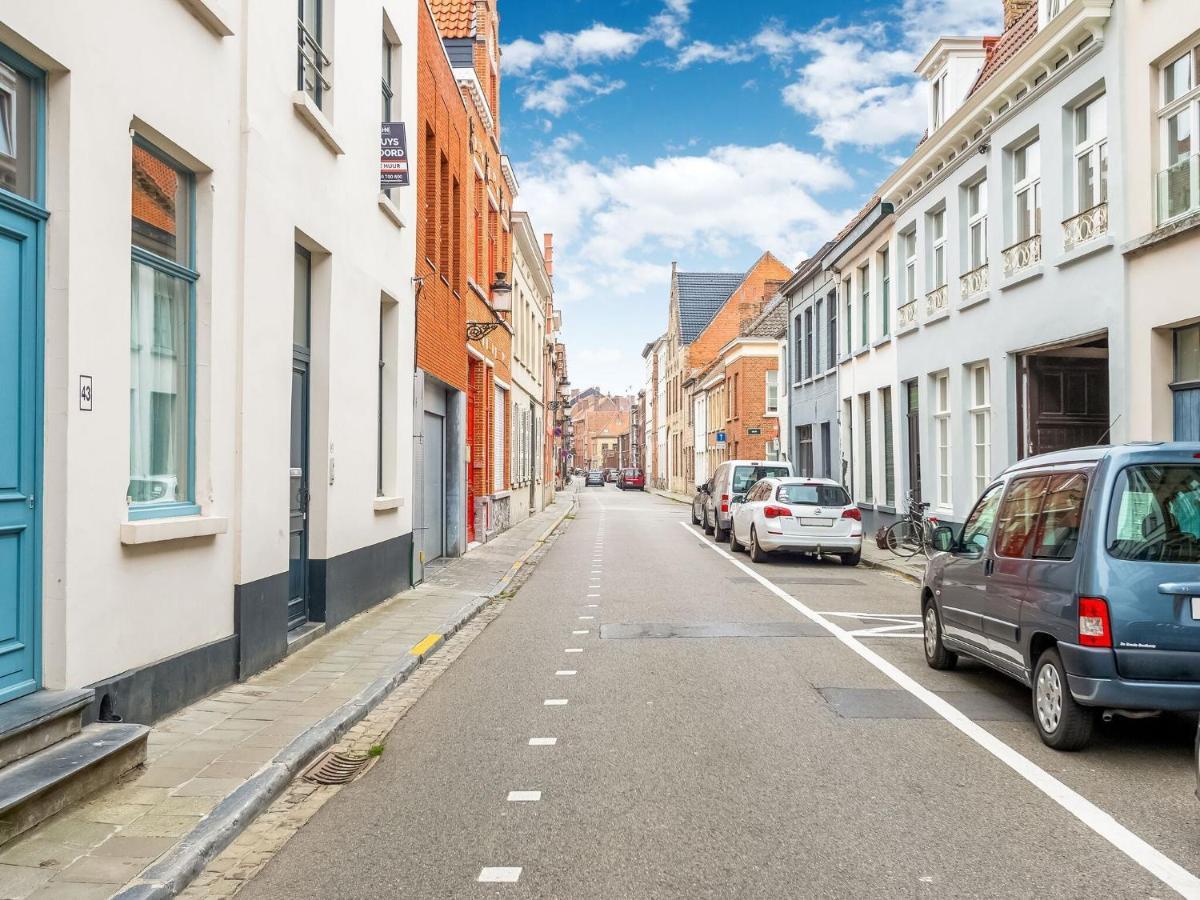 Town House With View Over The 3 Towers Of Brugge Bagian luar foto